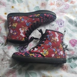 Dr Martens Shoreditch Canvas Floral Boot